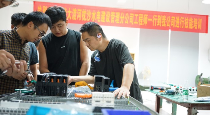 国能大渡河枕沙水电建设管理分公司工程师参加PLC自动化技能培训